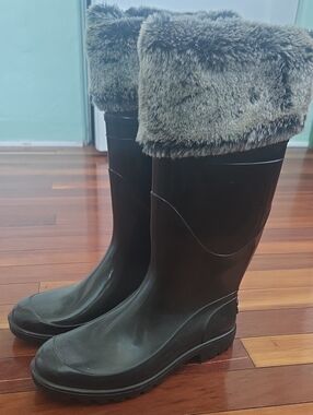 Tommy Hilfigure Women’s Black Winter Rain Boots with Faux Fur Cuff